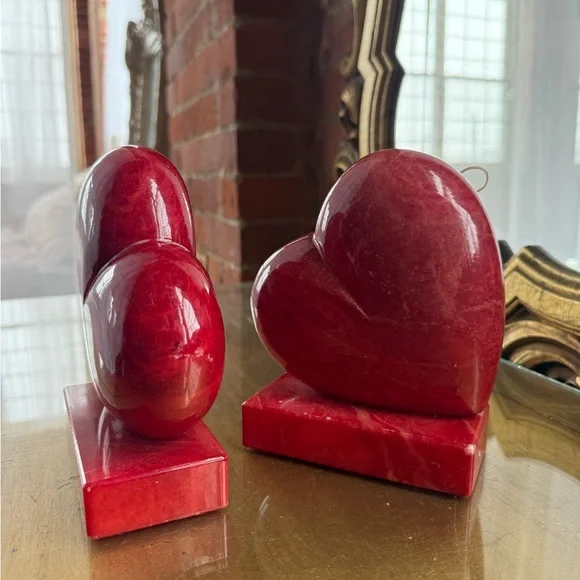 Alabaster Italian heart bookends - Picture 1 of 3